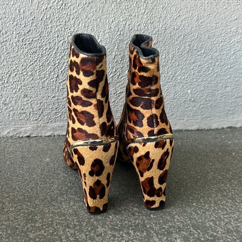 Dianne Von Furstenberg Glenda Leopard Calf Hair Heeled Booties Sz 6.5 - Picture 4 of 10
